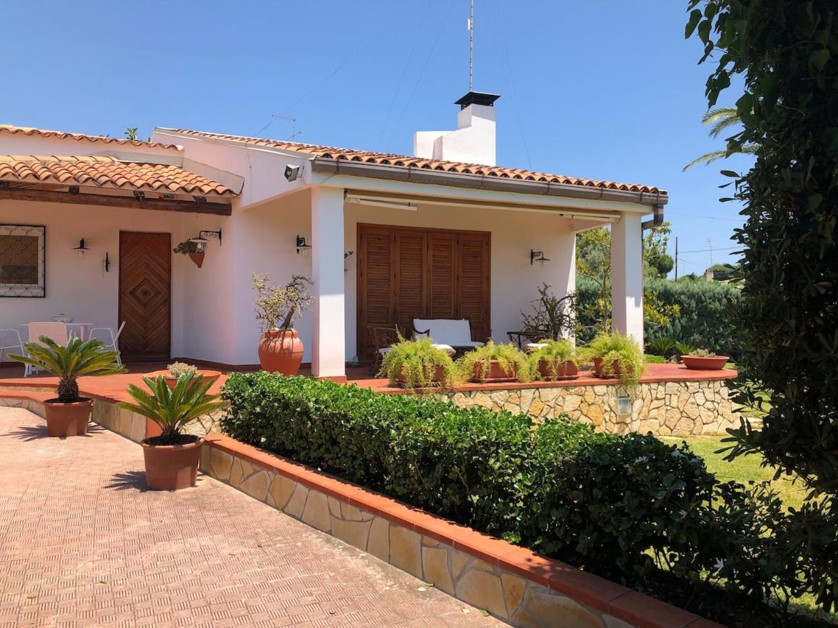 Villa Le tre Palme à Fontane Bianche Extérieur photo